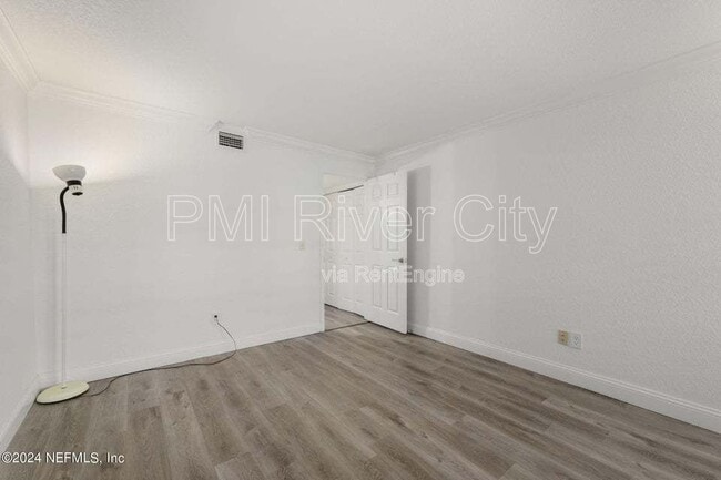 Building Photo - 908 Shoreline Cir