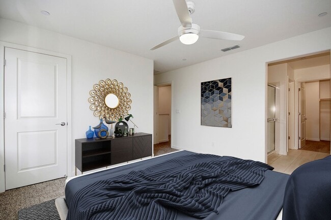 Building Photo - Gorgeous 4 Bedroom 3.5 bath home