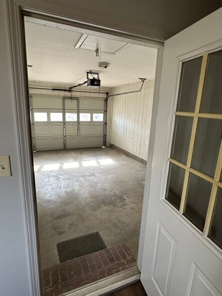 Building Photo - 304 Reynolds Rd
