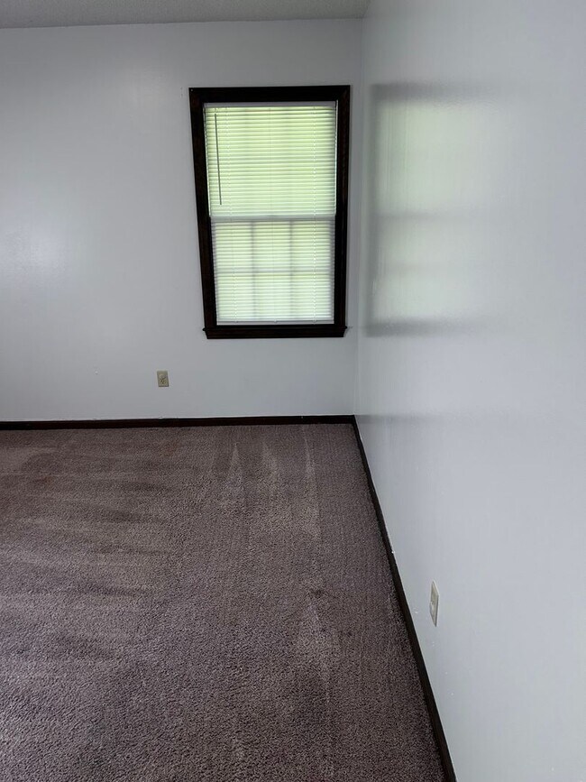 Building Photo - 1601 Cedarbrook Dr