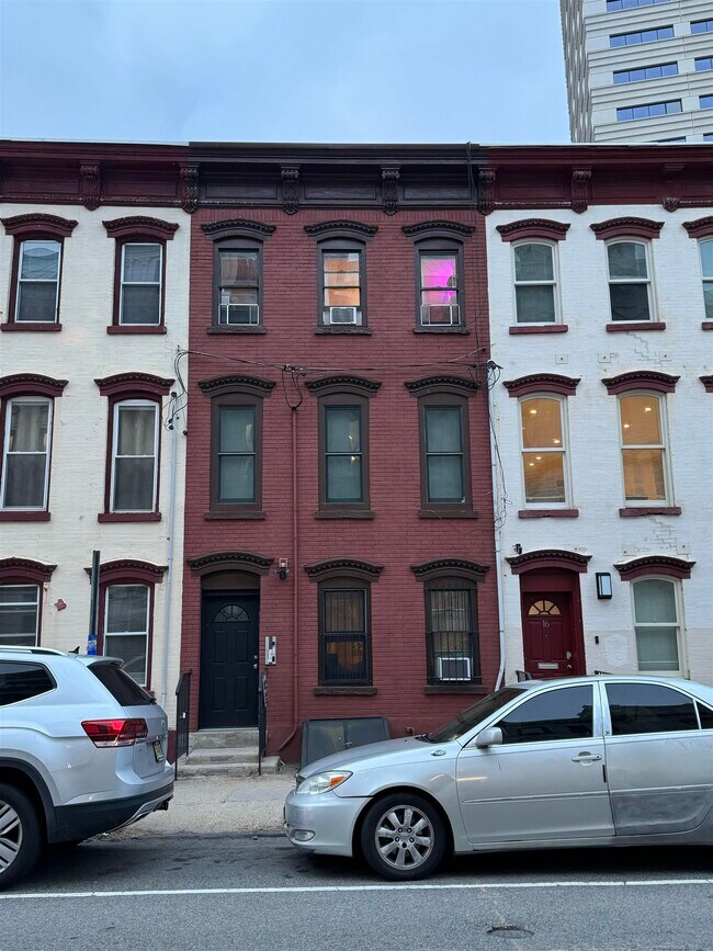 Building Photo - 18 Mercer St