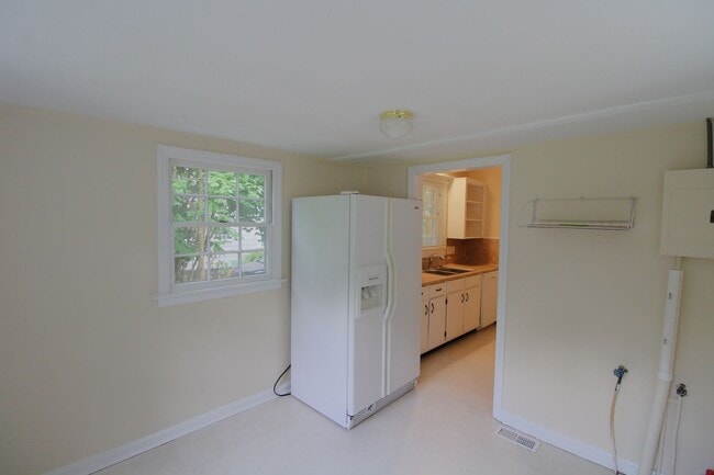 Building Photo - Charming 3 bedroom in Commonwealth!