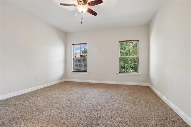 Building Photo - 4422 Bay View Dr
