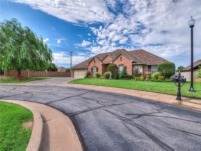 Building Photo - Gorgeous 3 bed, 2 bath home in NW OKC/Edmo...