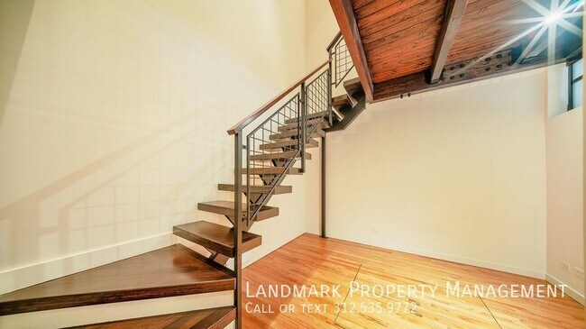 Building Photo - 758 N Larrabee St