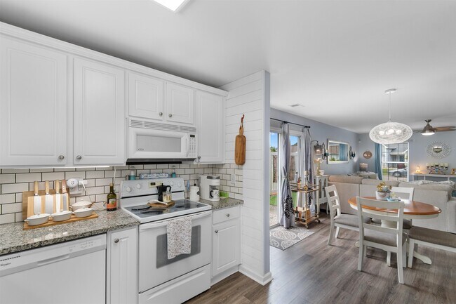 Building Photo - 161 Barclay Dr