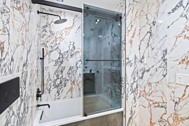 Building Photo - 5220 N 31st Pl