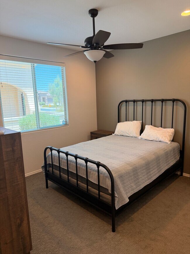 Building Photo - 2 Bed 2 Bath + Den Long-Term Rental in Anthem at Merrill Ranch!