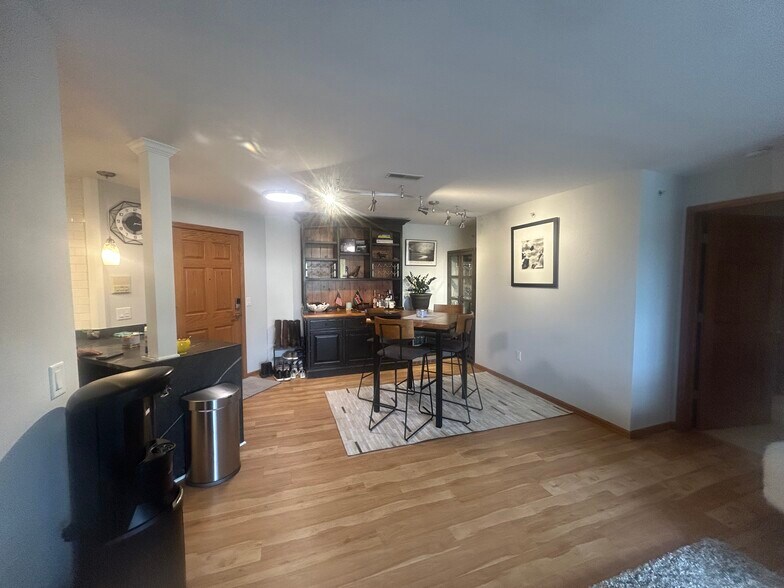 Building Photo - 530 Windstone Dr