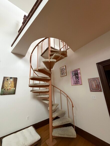 Building Photo - 261 Averill Ave