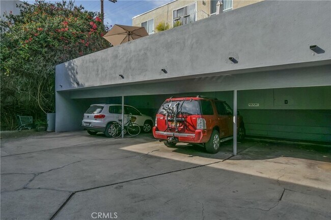 Building Photo - 11921 Goshen Ave