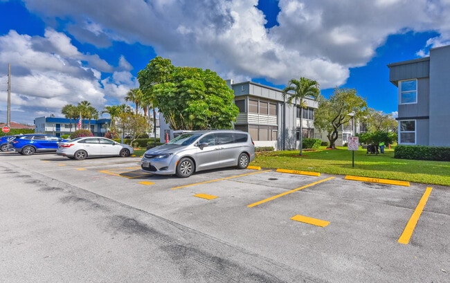 Building Photo - 864 Normandy R