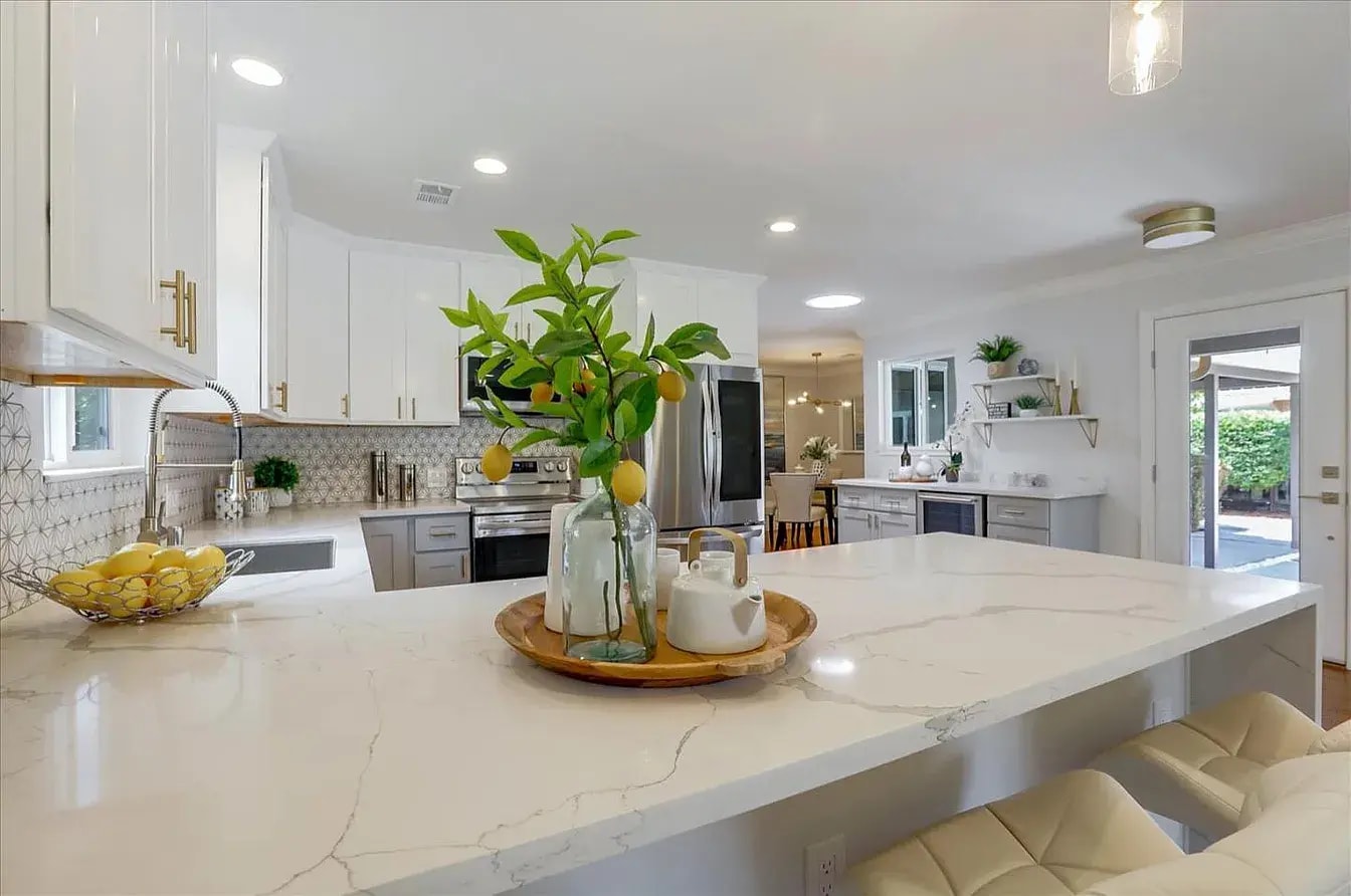 Building Photo - 992 Fairfield Ave