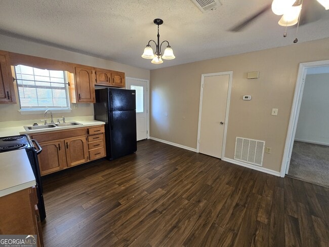 Building Photo - 403 E Lawnwood Ave