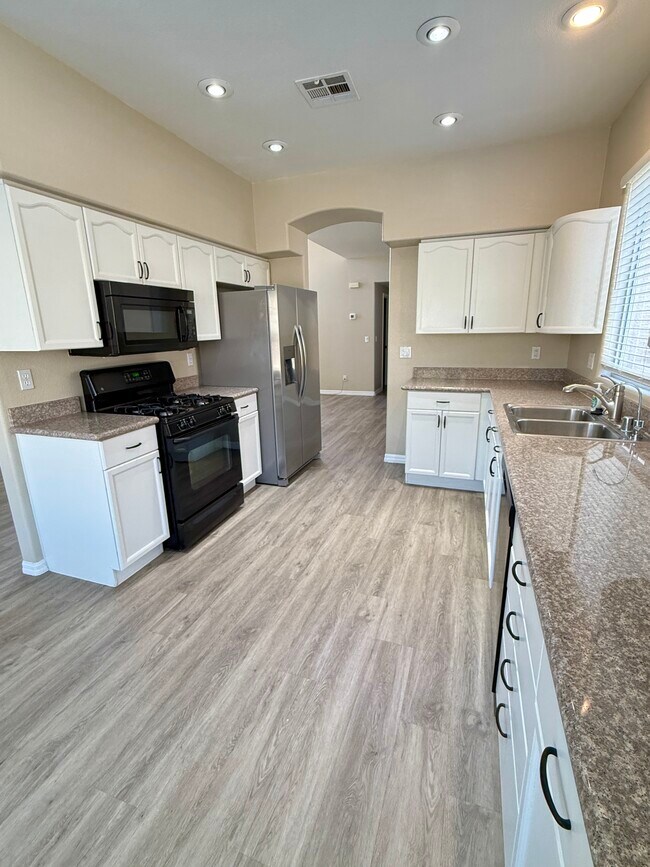 Building Photo - 8300 La Strada Ave