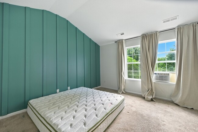 Building Photo - 3018 Silver Charm Cir
