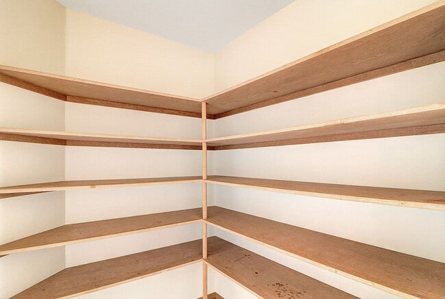 Building Photo - 2 Bed 2 Bath w/Large Office - Penn Cove Views - NAS Whidbey