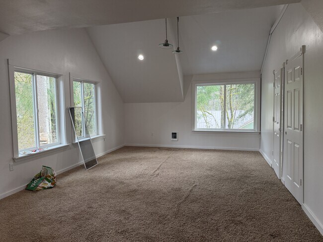 Building Photo - 1310 SE Fireweed Rd