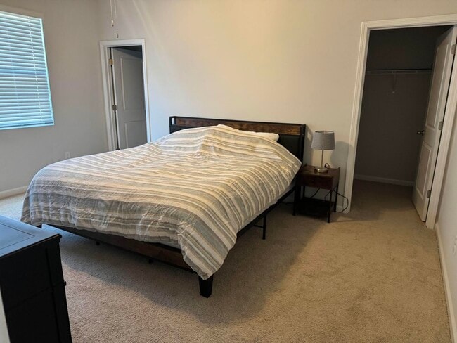 Building Photo - 469 Kentbury Ct