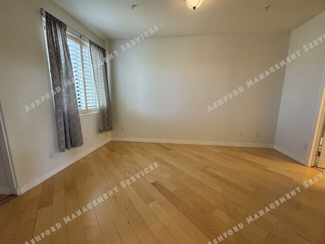 Building Photo - BEAUTIFUL 3 BEDROOM 3 BATHROOM HOME IN GAI...