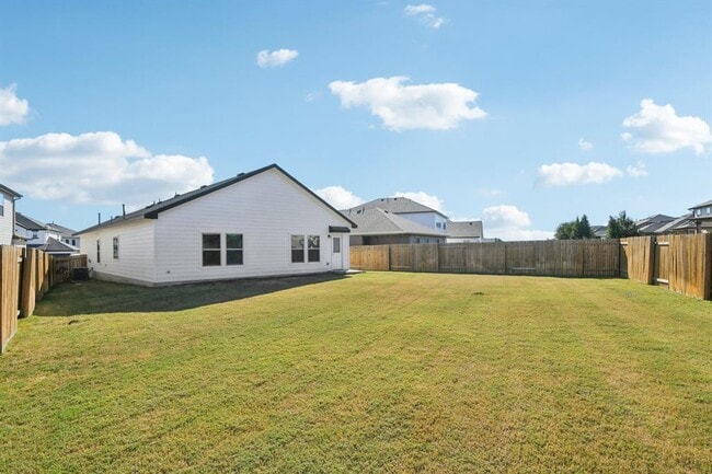 Building Photo - 112 Comet Pointe Dr