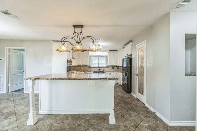 Building Photo - 16022 Spinnaker Dr