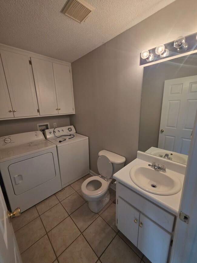 Building Photo - 147 S Spring View Dr
