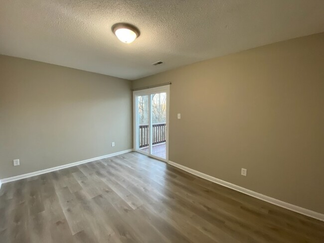 Building Photo - Newly renovated two-bedroom home in Charlotte