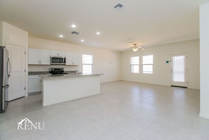 Building Photo - 35396 W San Capistrano Ave