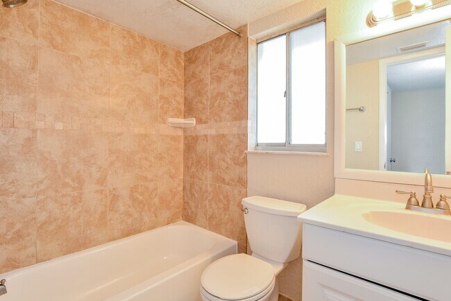 Building Photo - 608 Pheasant Ave