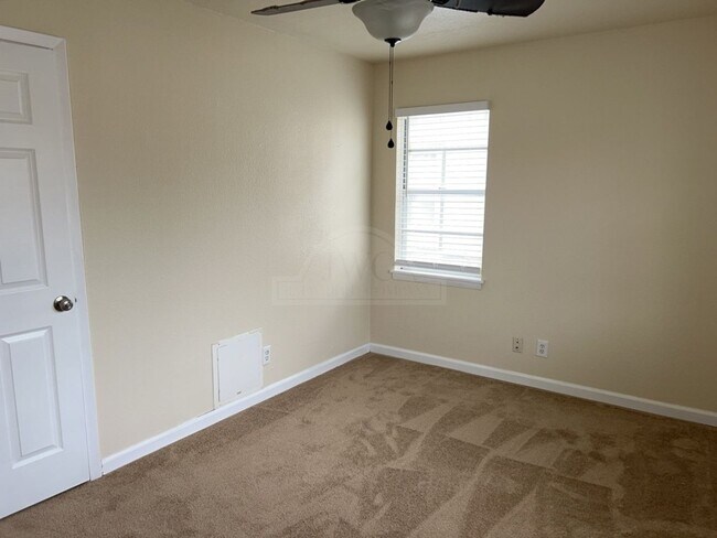 Building Photo - 1208 Ridgemont Dr