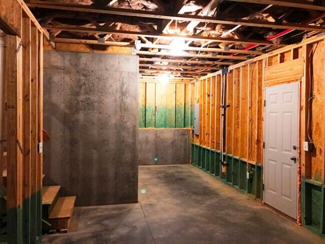 Building Photo - Preleasing for late July 2026!