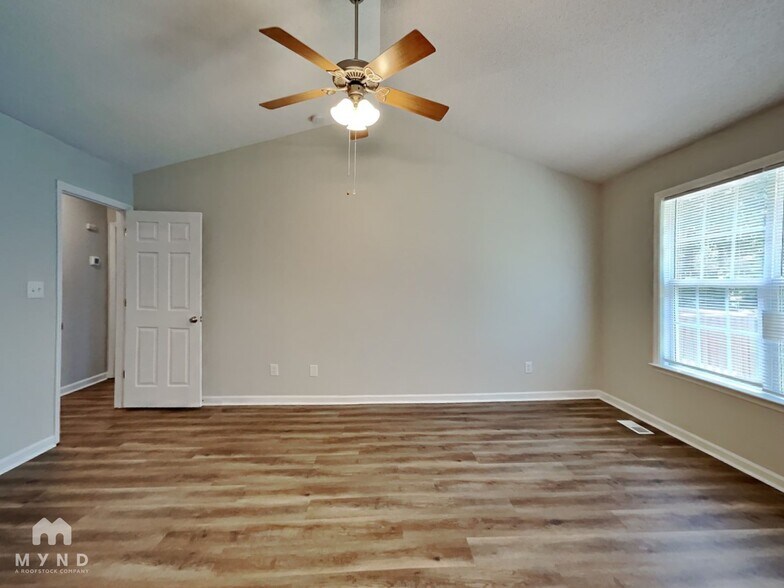 Building Photo - 589 Spaniel Ln