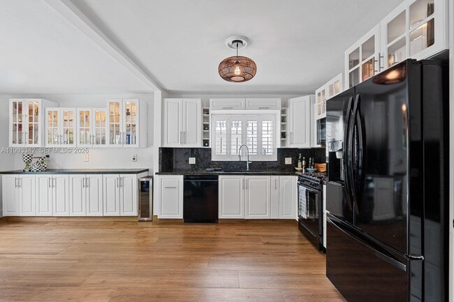 Building Photo - 9517 Bay Dr