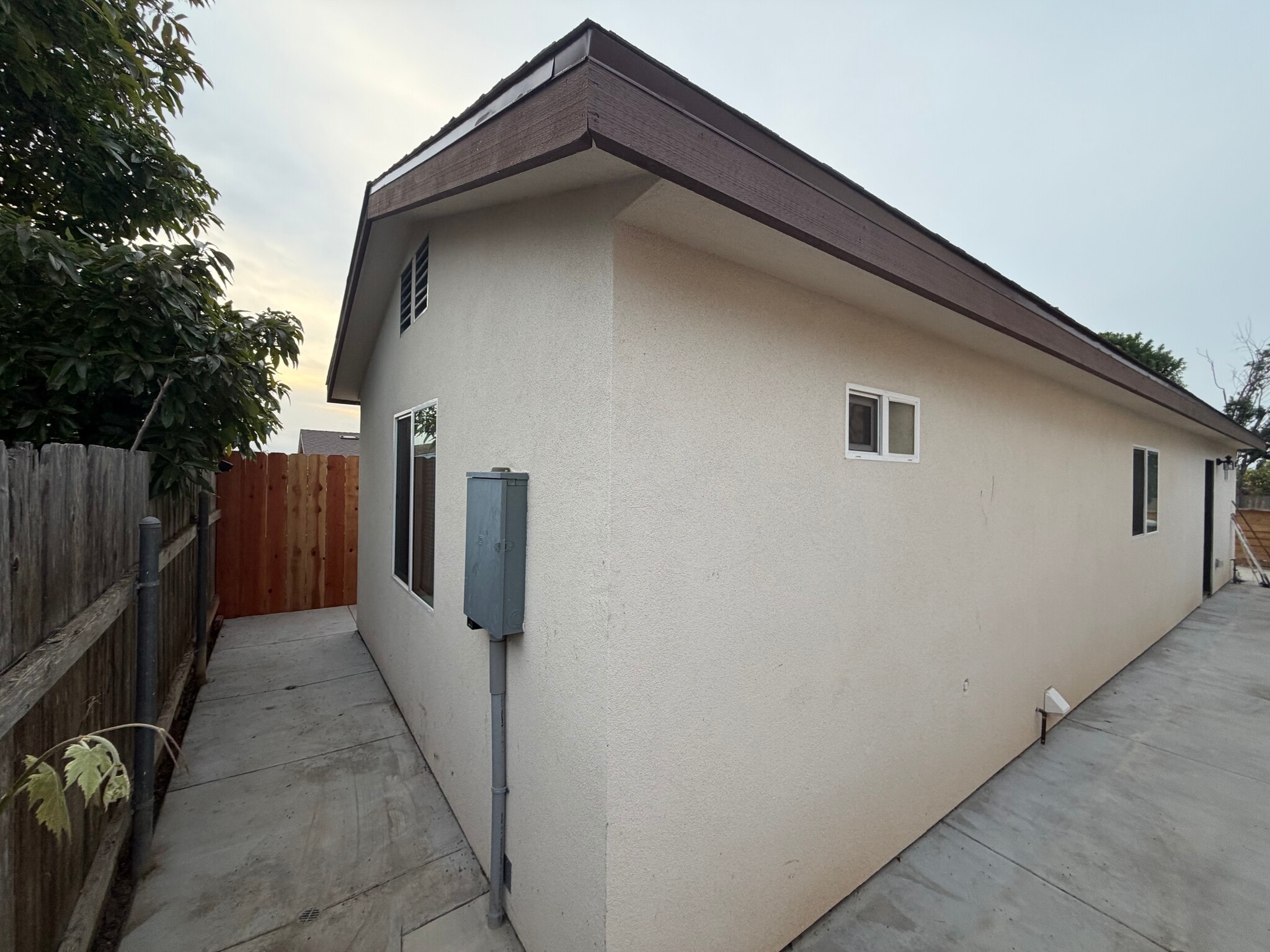 Building Photo - 10896 Worthing Ave