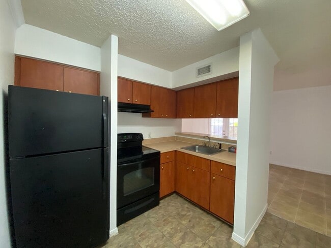 Building Photo - Mono Studio For Rent