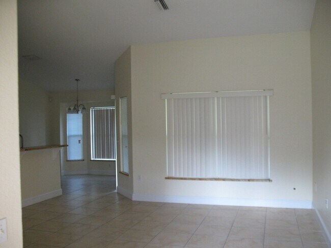 Building Photo - 8055 SW 134 Loop