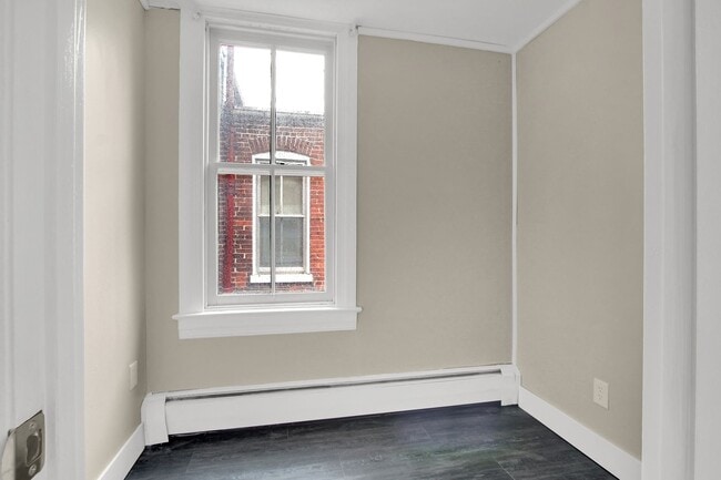 Building Photo - Spacious 4 Bedroom, 1 Bath Home in North York!