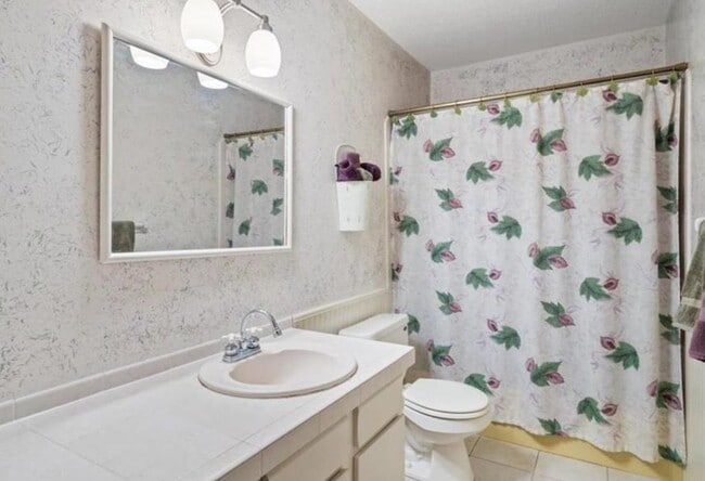 Building Photo - 10414 Valley Forge Ln N