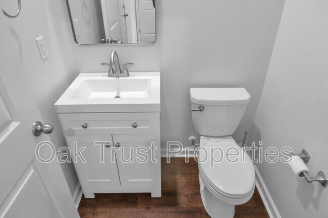 Building Photo - 821 Redbud Ln