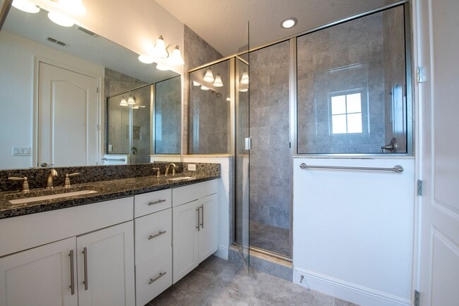 Building Photo - Two story Townhouse 2-bedroom, 2.5 bath in Eagle Creek of Lake Nona