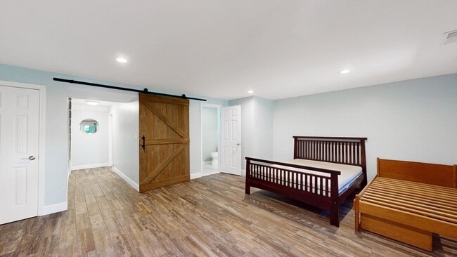 Building Photo - 2 Glenbrook Ln