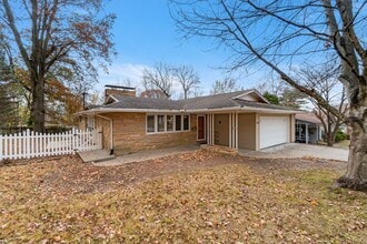 Building Photo - House Close To Campus!