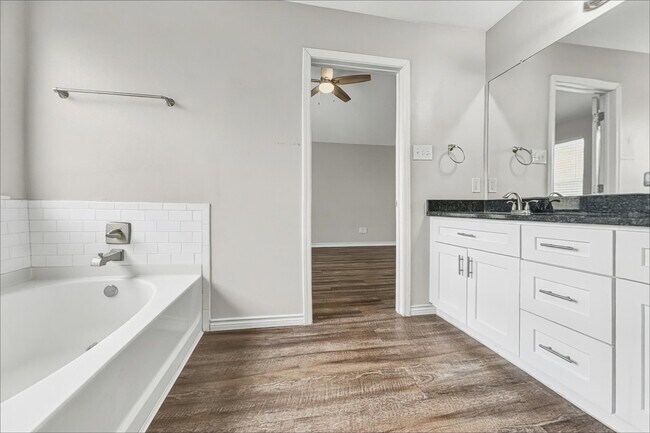 Building Photo - 2423 Lofty Falls Ct