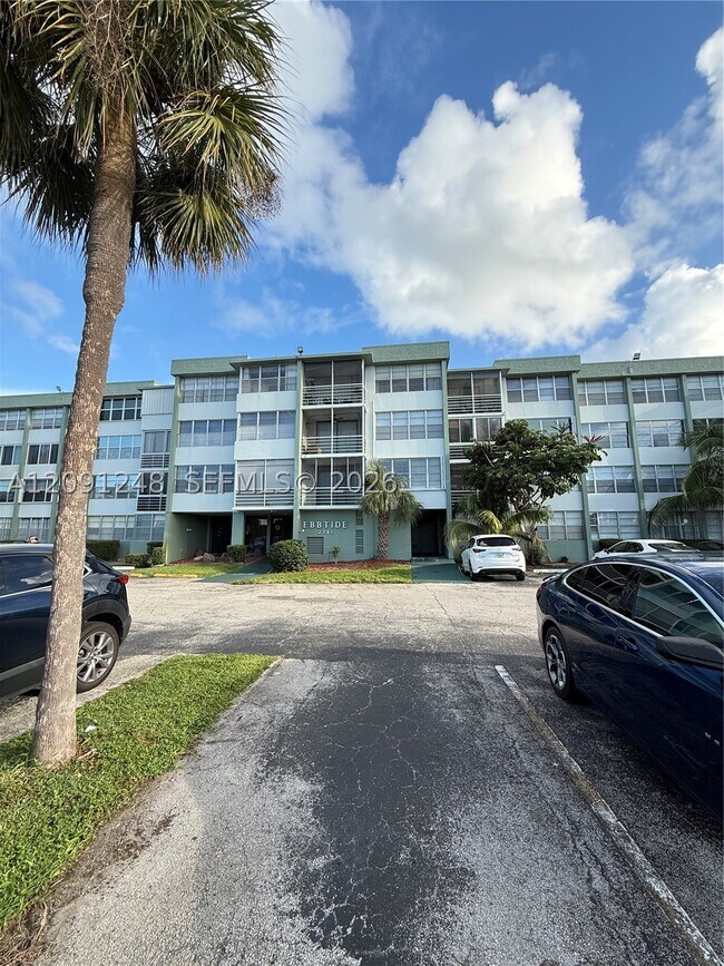 Building Photo - 2761 Taft St