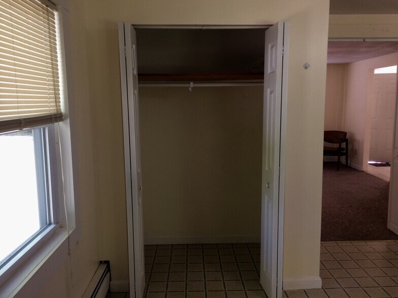 Building Photo - 12 Griffin Rd