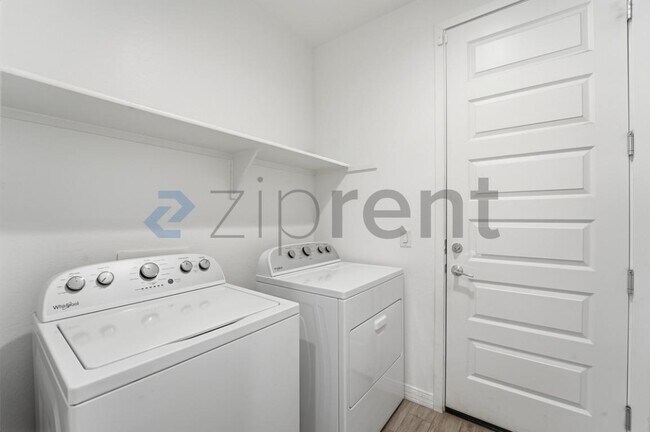 Building Photo - 9219 W Sells Dr