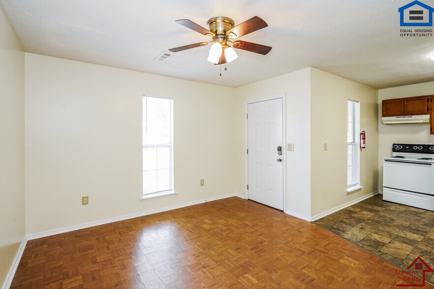 Building Photo - 140 Bybee Woods Dr