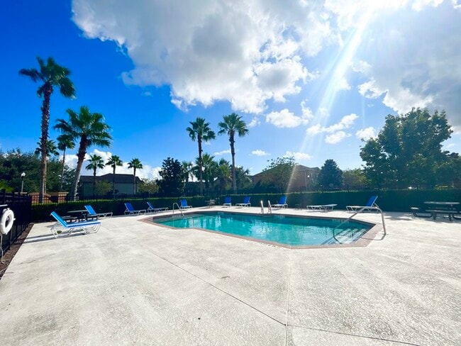 Building Photo - Beautiful 3/2.5 Spacious Townhome with 1 Car Garage in the Gated Community of Jackson Park - Orla...