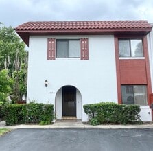 Building Photo - 2085 Oak Meadow Cir